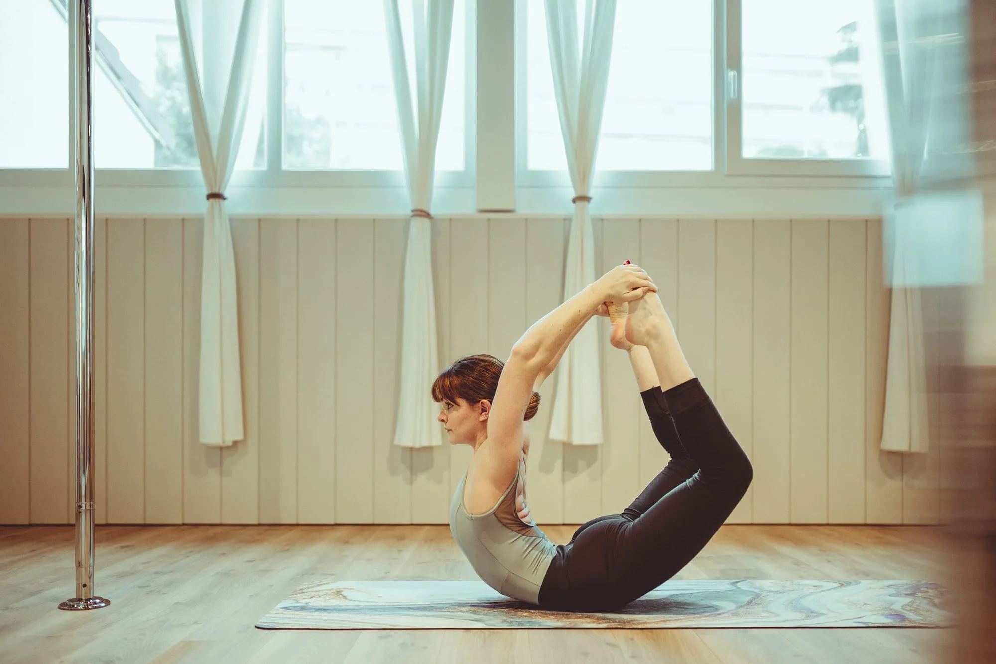 Aurane (Professeur de pole dance, souplesse et yoga), photographie de Marie Lou, photographe à Troyes