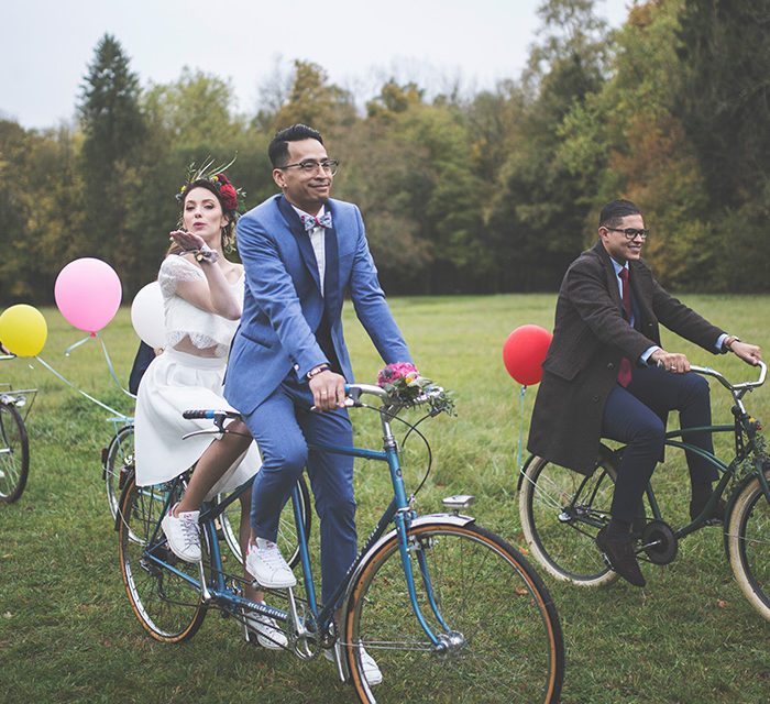 Un mariage intimiste en cortège à vélos